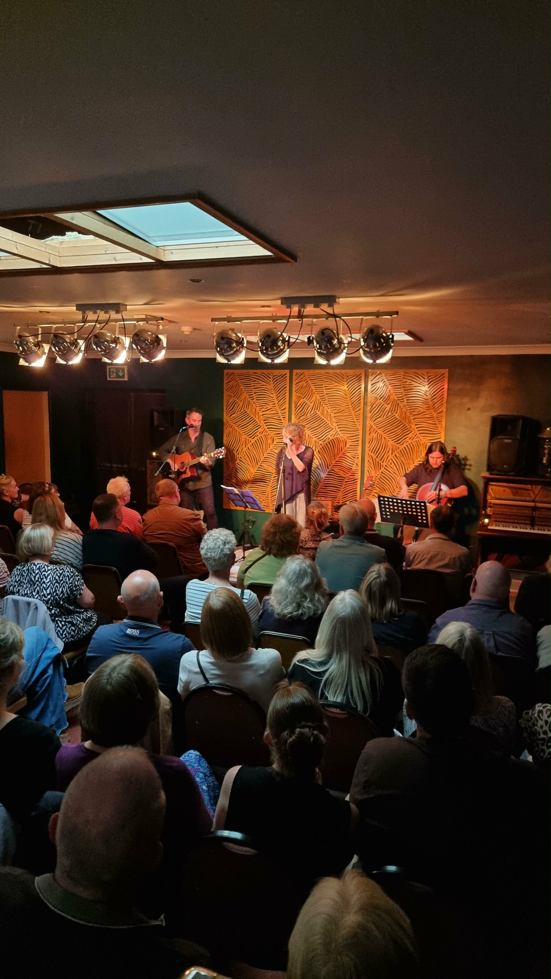 b8700439-5d18-421b-8b5b-c158d8dda546